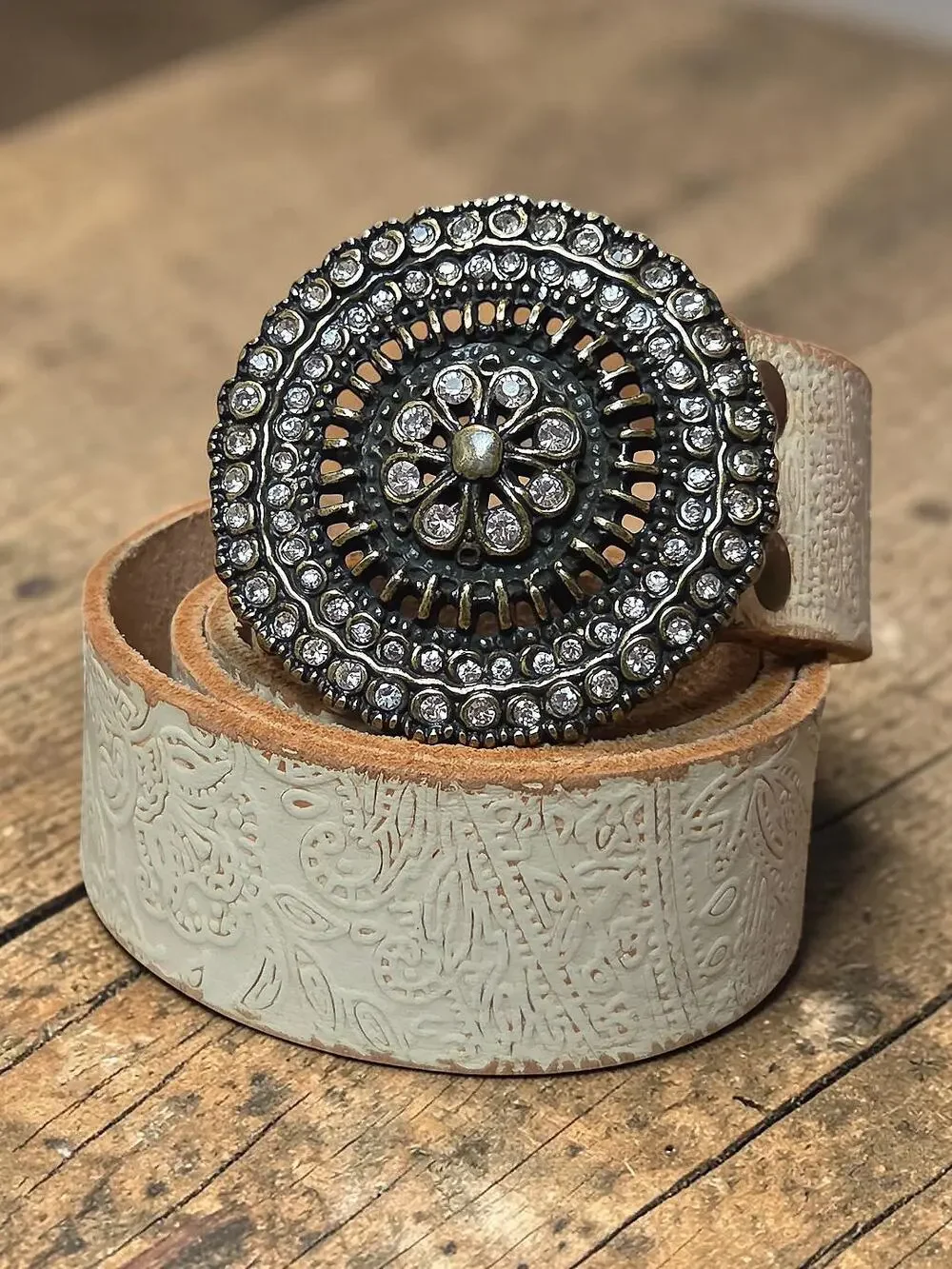Vintage FOSSIL Distressed Cream Leather Medallion Etched Rhinestone Belt  M
